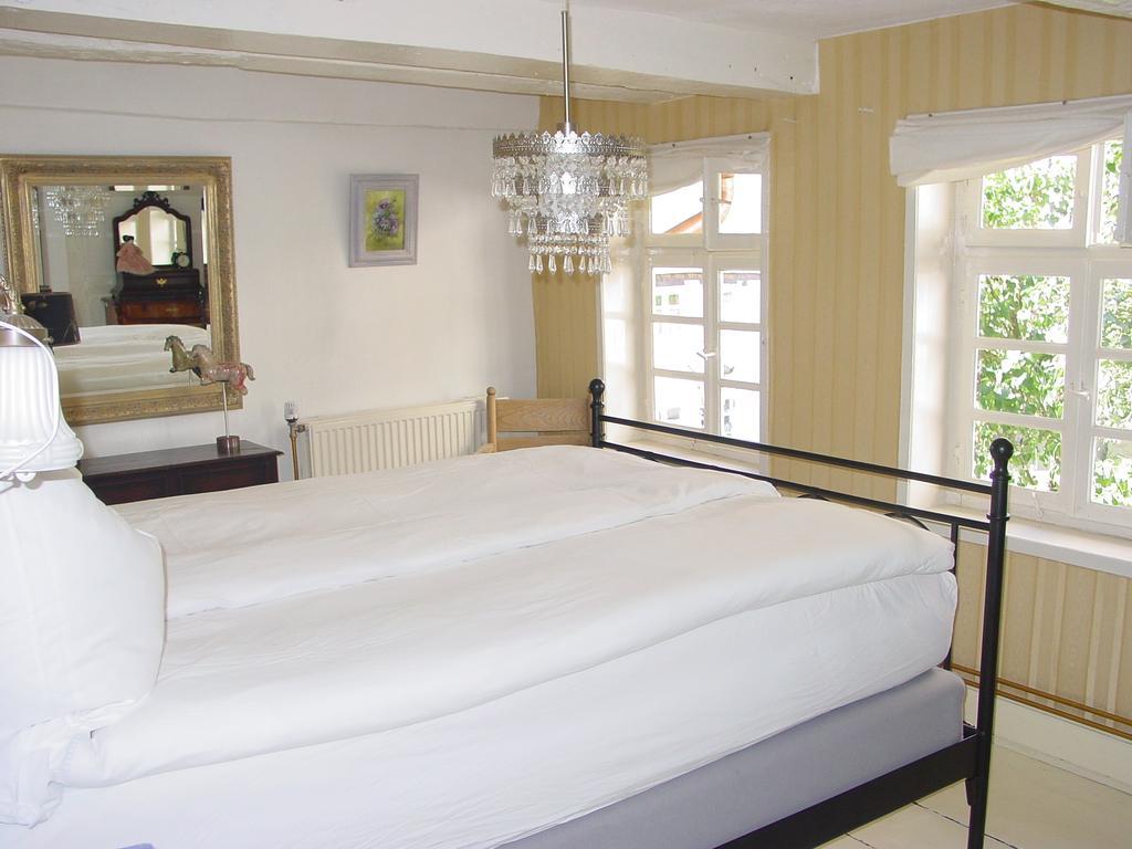 Robert'S Bed & Breakfast Helmarshausen Eksteriør bilde