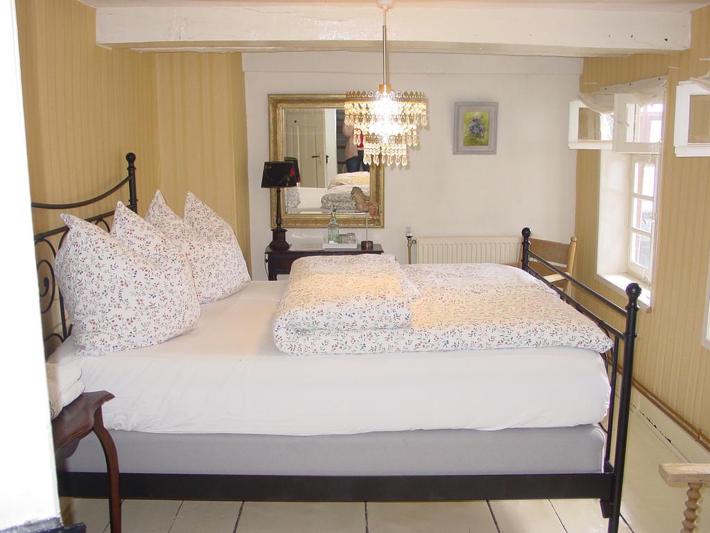 Robert'S Bed & Breakfast Helmarshausen Eksteriør bilde